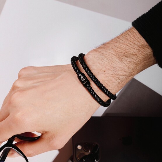 Мужской чёрный кожаный браслет с магнитной застёжкой № 10049